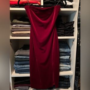 Small: Strapless red velvet dress with a slit up the left leg.
